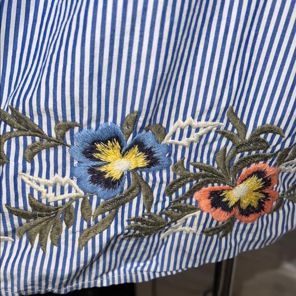 Caslon Blue and White Graphic Bell Sleeve Blouse stripped and boho style - Picture 7 of 12